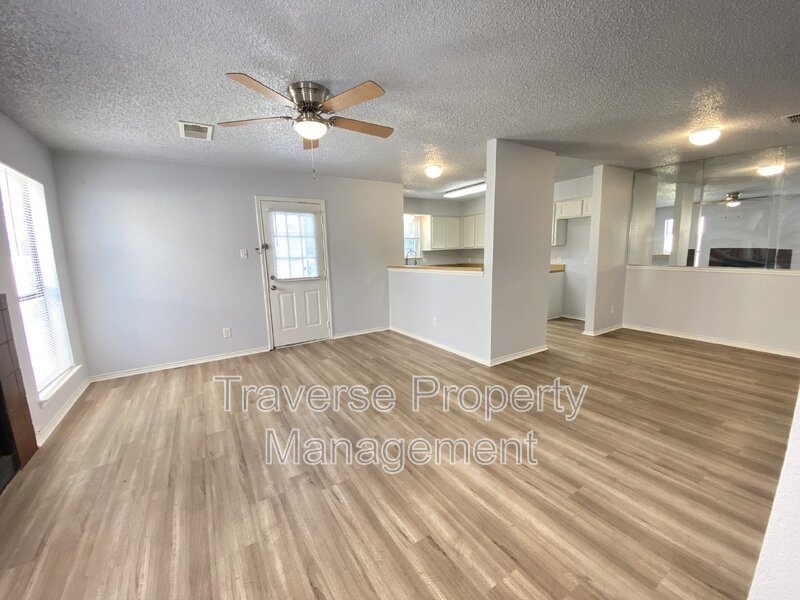Adorable 3-bedroom, 2-bathroom, duplex in Grand Prairie! property image