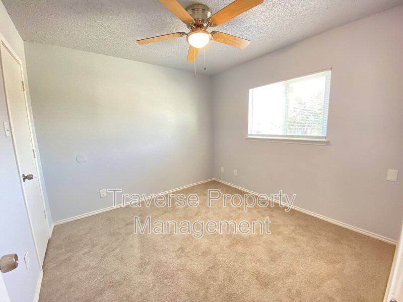 Adorable 3-bedroom, 2-bathroom, duplex in Grand Prairie! property image