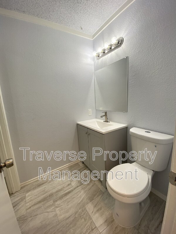 Adorable 3-bedroom, 2-bathroom, duplex in Grand Prairie! property image