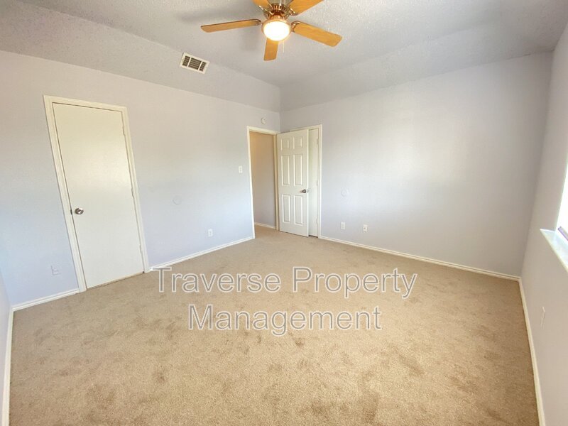 Adorable 3-bedroom, 2-bathroom, duplex in Grand Prairie! property image