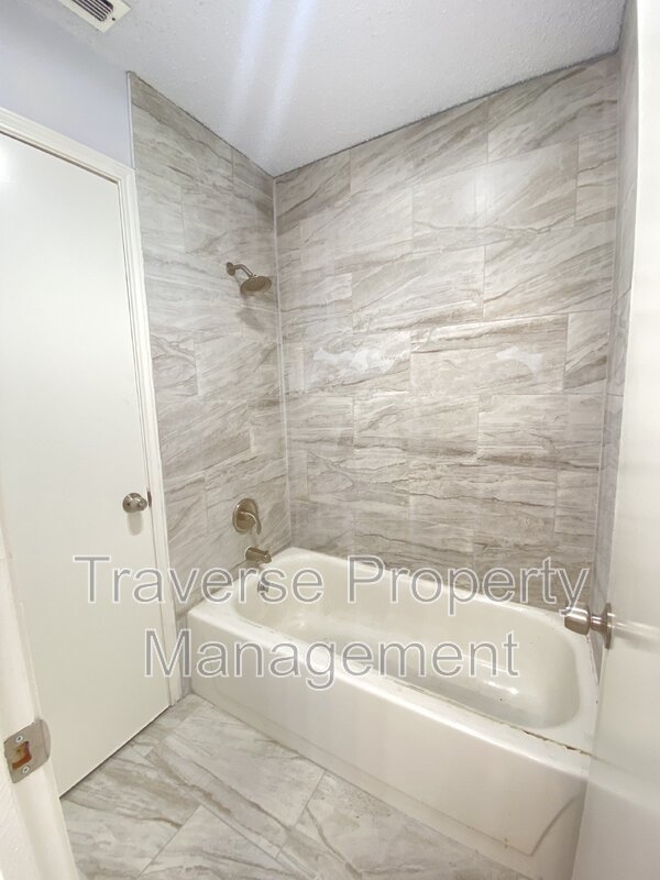 Adorable 3-bedroom, 2-bathroom, duplex in Grand Prairie! property image