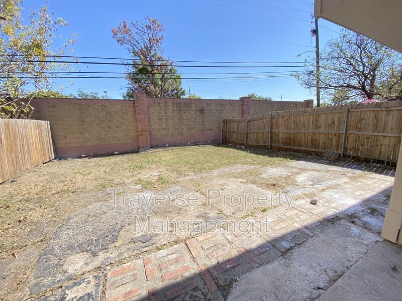 Adorable 3-bedroom, 2-bathroom, duplex in Grand Prairie! property image