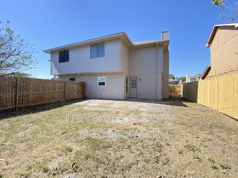 Adorable 3-bedroom, 2-bathroom, duplex in Grand Prairie! property image