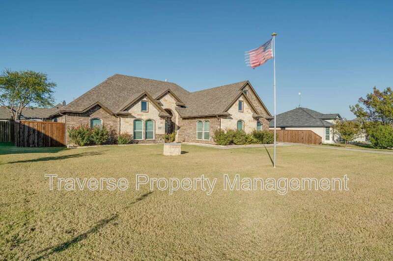 Stunning 3-bedroom, 2-bathroom home on an over-sized lot in Aledo ISD! property image