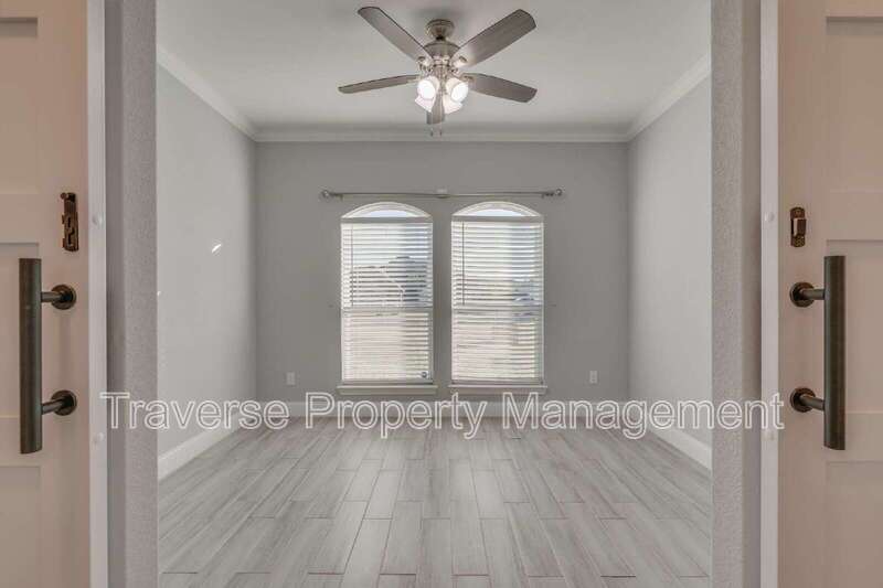 Stunning 3-bedroom, 2-bathroom home on an over-sized lot in Aledo ISD! property image