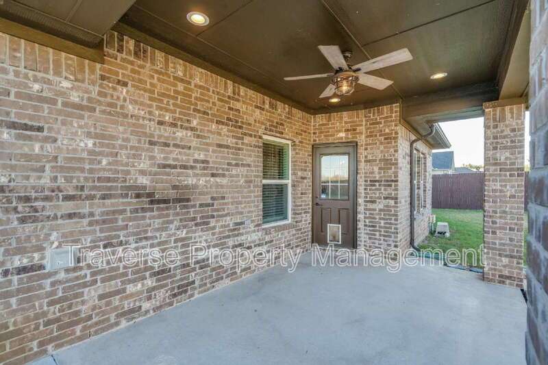 Stunning 3-bedroom, 2-bathroom home on an over-sized lot in Aledo ISD! property image