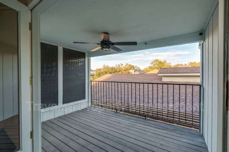 Charming 3-bedroom, 3-bathroom home directly across from the Marina at Eagle Mountain Lake! property image