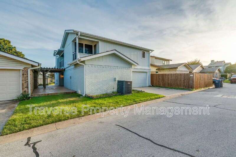 Charming 3-bedroom, 3-bathroom home directly across from the Marina at Eagle Mountain Lake! property image