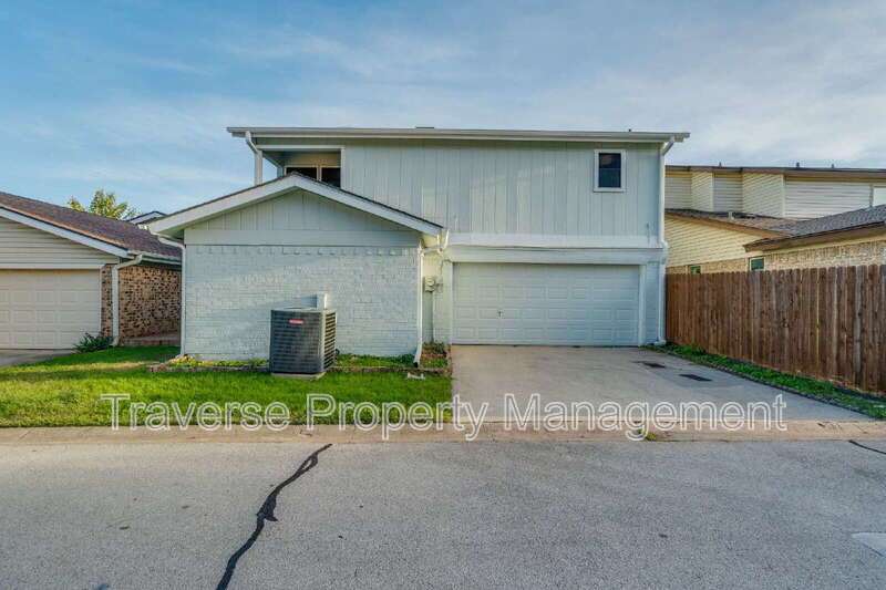 Charming 3-bedroom, 3-bathroom home directly across from the Marina at Eagle Mountain Lake! property image