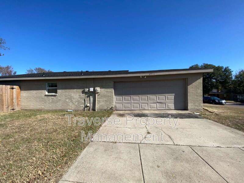 Adorable 3-bedroom, 2-bathroom home on a corner lot in Fort Worth! property image