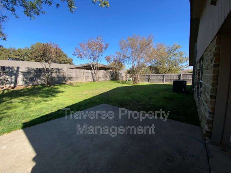Adorable 3-bedroom, 2-bathroom home on a corner lot in Fort Worth! property image