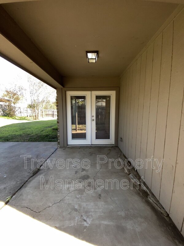 Adorable 3-bedroom, 2-bathroom home on a corner lot in Fort Worth! property image
