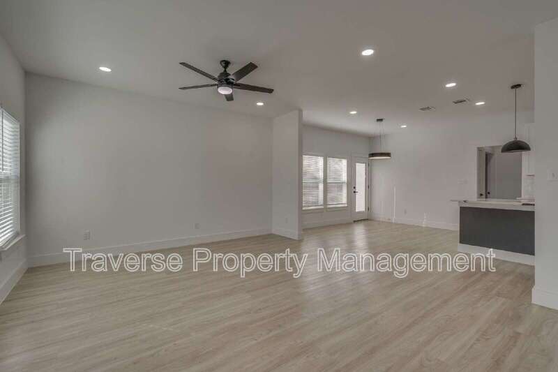 Stunning and modern 3-bedroom, 2-bathroom home in Dallas! property image