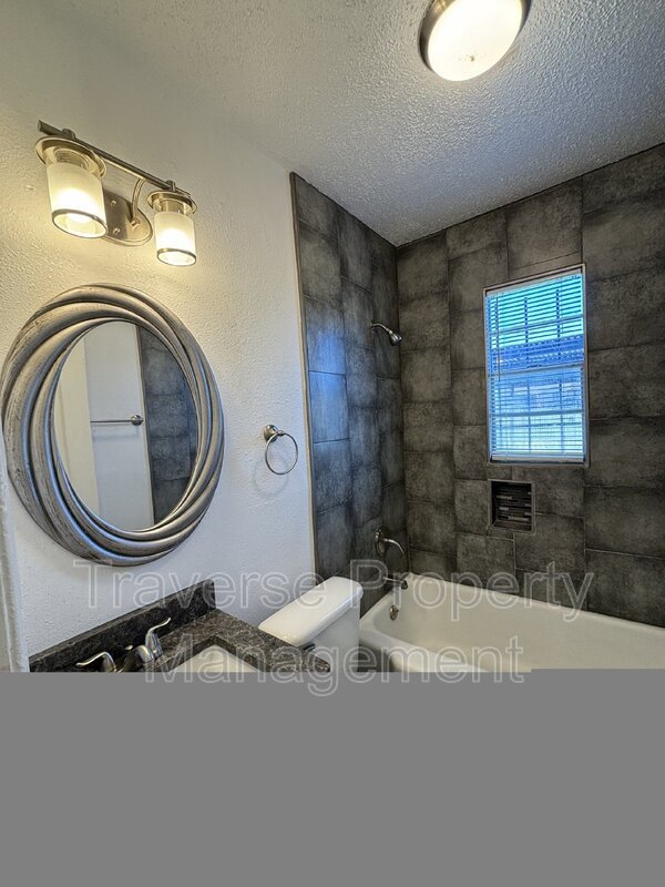 Charmingly updated 2-bedroom, 1-bathroom duplex on a court in E. Fort Worth! property image