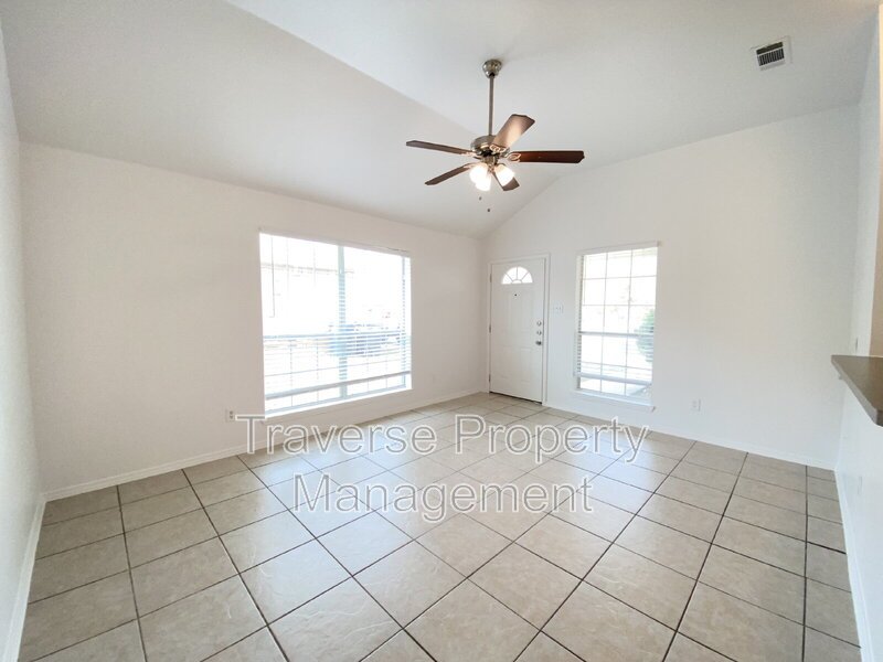 Adorable 3-bedroom, 2-bathroom duplex in Fort Worth! property image