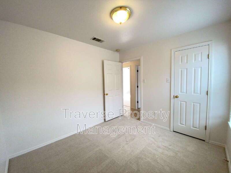 Adorable 3-bedroom, 2-bathroom duplex in Fort Worth! property image