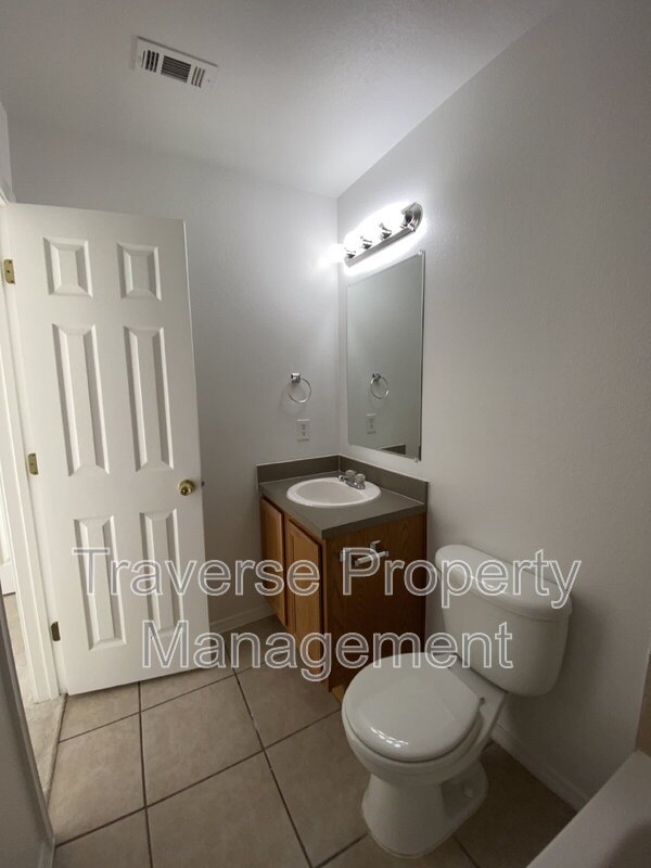 Adorable 3-bedroom, 2-bathroom duplex in Fort Worth! property image