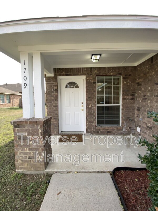 Adorable 3-bedroom, 2-bathroom duplex in Fort Worth! property image