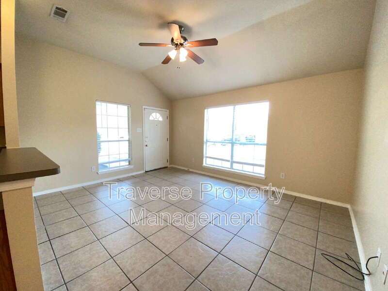 Adorable 3-bedroom, 2-bathroom duplex in Fort Worth! property image