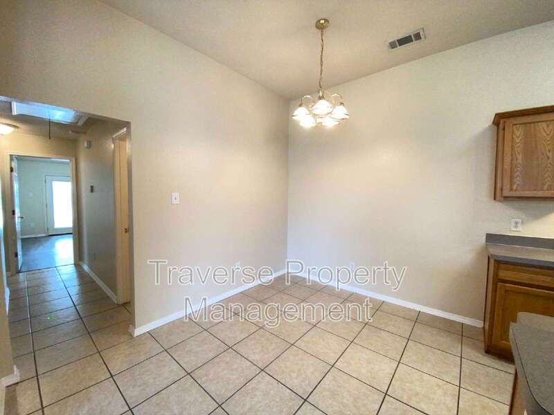 Adorable 3-bedroom, 2-bathroom duplex in Fort Worth! property image