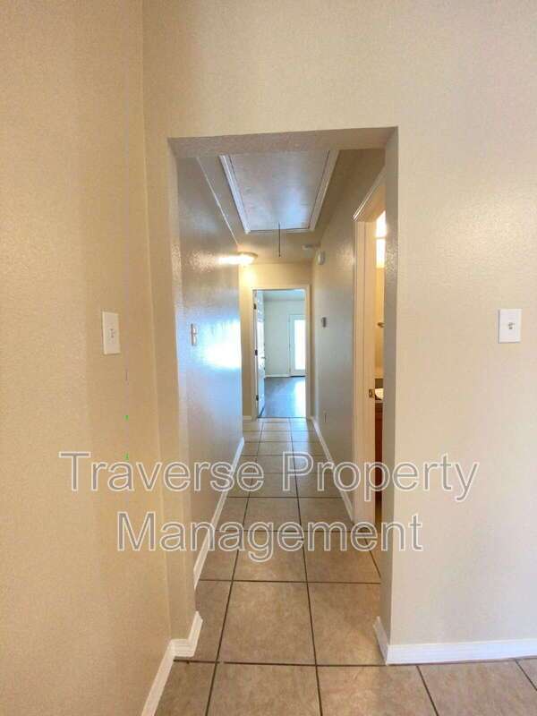 Adorable 3-bedroom, 2-bathroom duplex in Fort Worth! property image