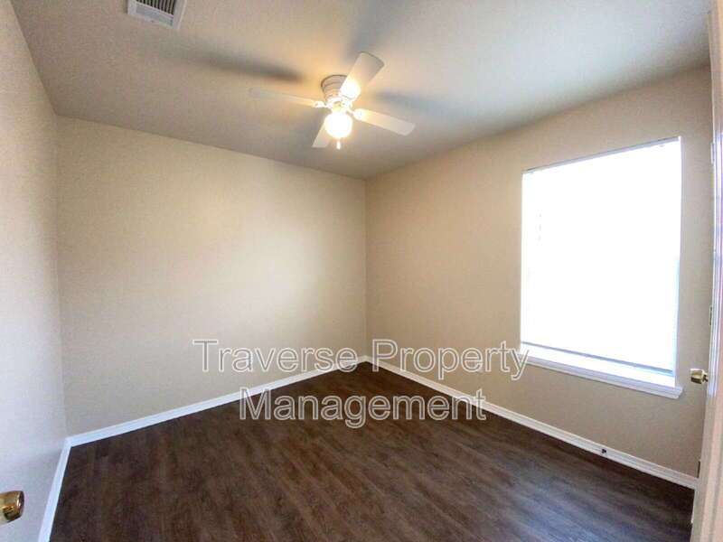 Adorable 3-bedroom, 2-bathroom duplex in Fort Worth! property image