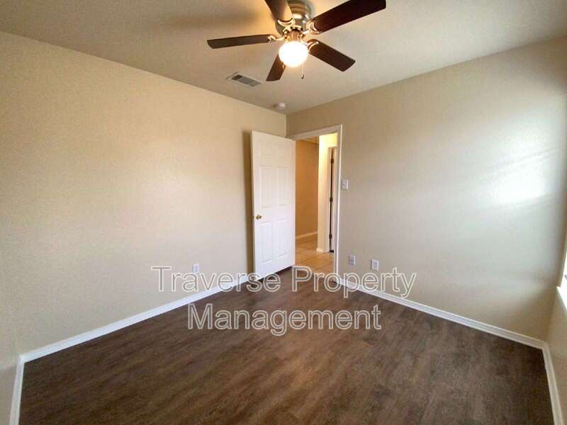 Adorable 3-bedroom, 2-bathroom duplex in Fort Worth! property image