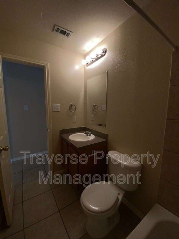 Adorable 3-bedroom, 2-bathroom duplex in Fort Worth! property image