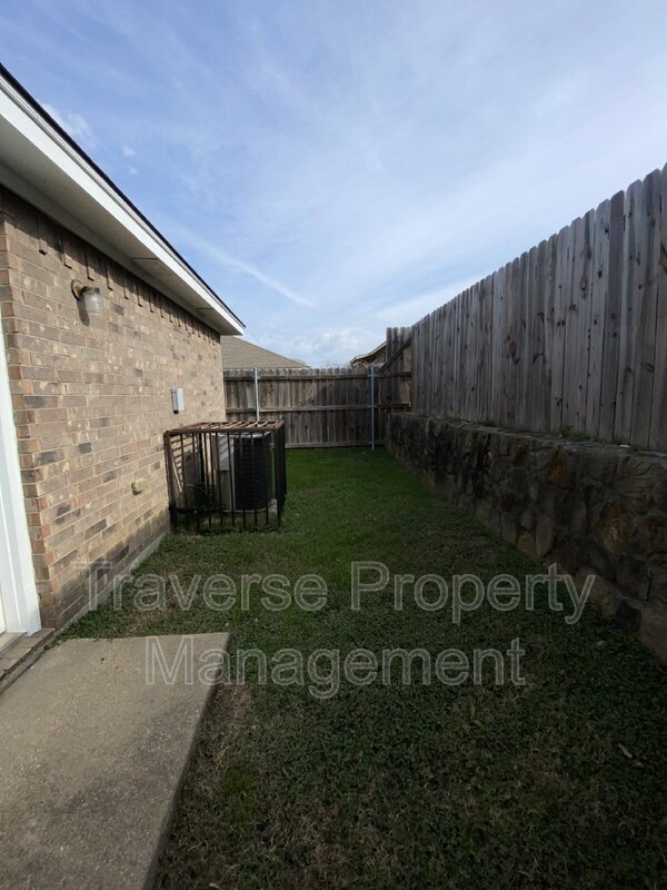 Adorable 3-bedroom, 2-bathroom duplex in Fort Worth! property image