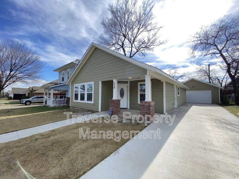 Charming and Immaculate 3-bedroom, 2-bathroom home in Fort Worth, TX! property image