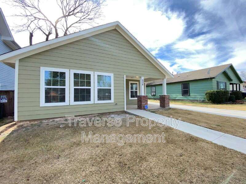 Charming and Immaculate 3-bedroom, 2-bathroom home in Fort Worth, TX! property image