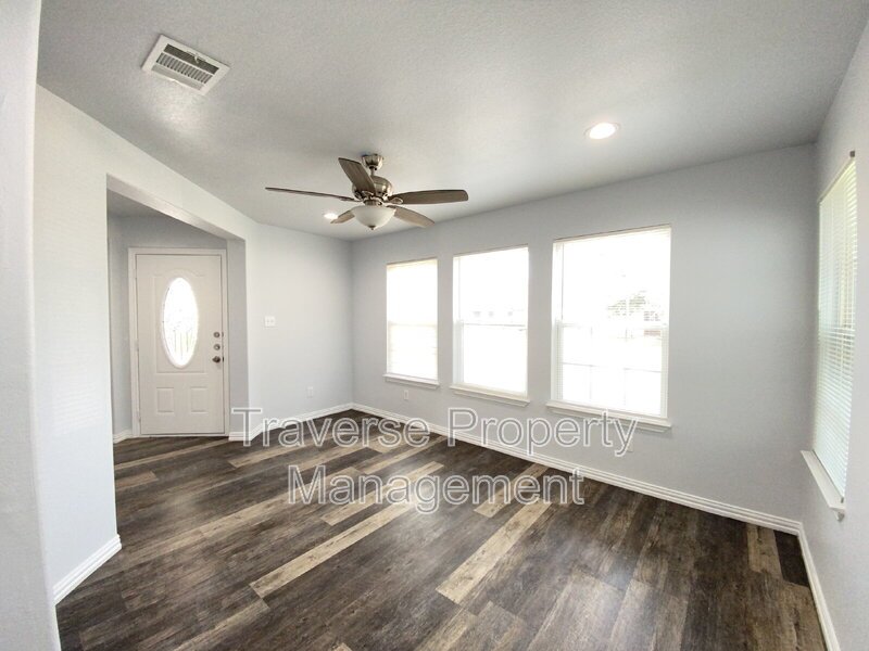 Charming and Immaculate 3-bedroom, 2-bathroom home in Fort Worth, TX! property image