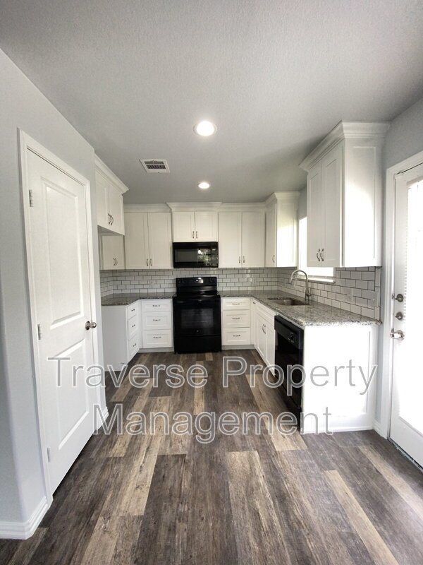 Charming and Immaculate 3-bedroom, 2-bathroom home in Fort Worth, TX! property image