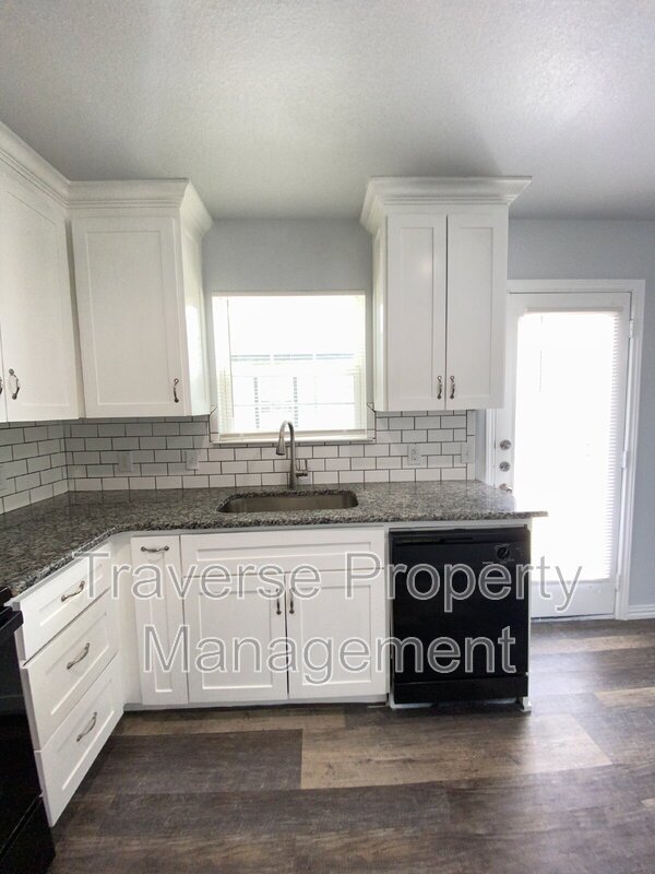 Charming and Immaculate 3-bedroom, 2-bathroom home in Fort Worth, TX! property image