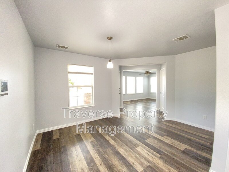 Charming and Immaculate 3-bedroom, 2-bathroom home in Fort Worth, TX! property image