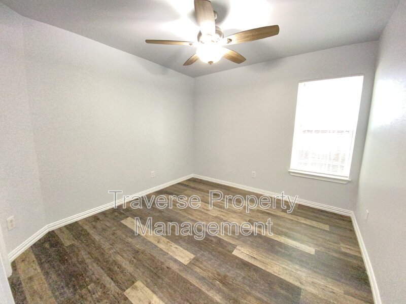 Charming and Immaculate 3-bedroom, 2-bathroom home in Fort Worth, TX! property image