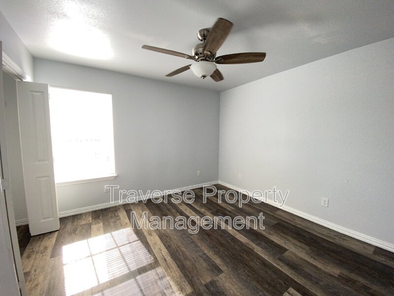 Charming and Immaculate 3-bedroom, 2-bathroom home in Fort Worth, TX! property image