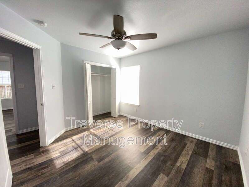 Charming and Immaculate 3-bedroom, 2-bathroom home in Fort Worth, TX! property image