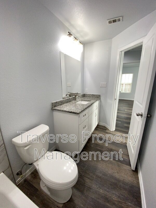 Charming and Immaculate 3-bedroom, 2-bathroom home in Fort Worth, TX! property image