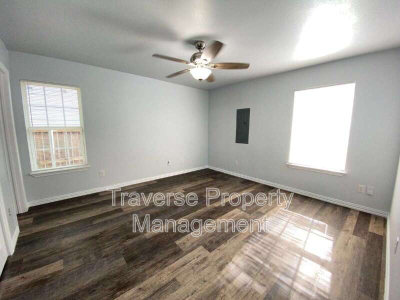 Charming and Immaculate 3-bedroom, 2-bathroom home in Fort Worth, TX! property image