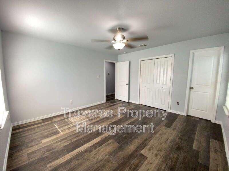 Charming and Immaculate 3-bedroom, 2-bathroom home in Fort Worth, TX! property image