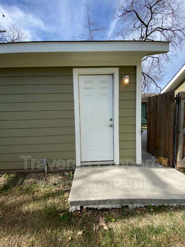 Charming and Immaculate 3-bedroom, 2-bathroom home in Fort Worth, TX! property image