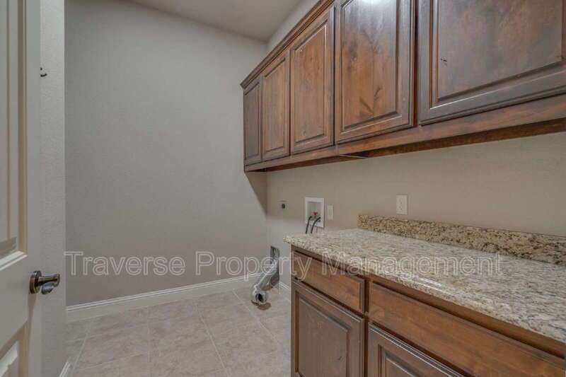 Luxury 3-bedroom, 3-bathroom home in Southwest Fort Worth! property image