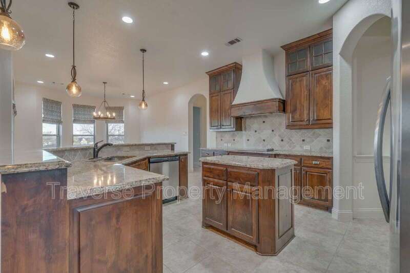 Luxury 3-bedroom, 3-bathroom home in Southwest Fort Worth! property image