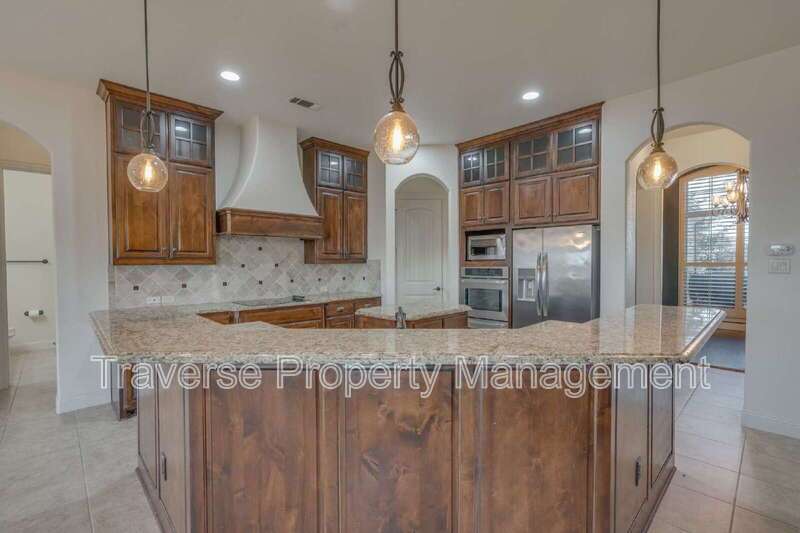 Luxury 3-bedroom, 3-bathroom home in Southwest Fort Worth! property image