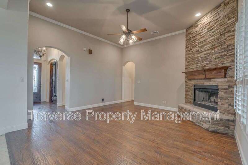 Luxury 3-bedroom, 3-bathroom home in Southwest Fort Worth! property image