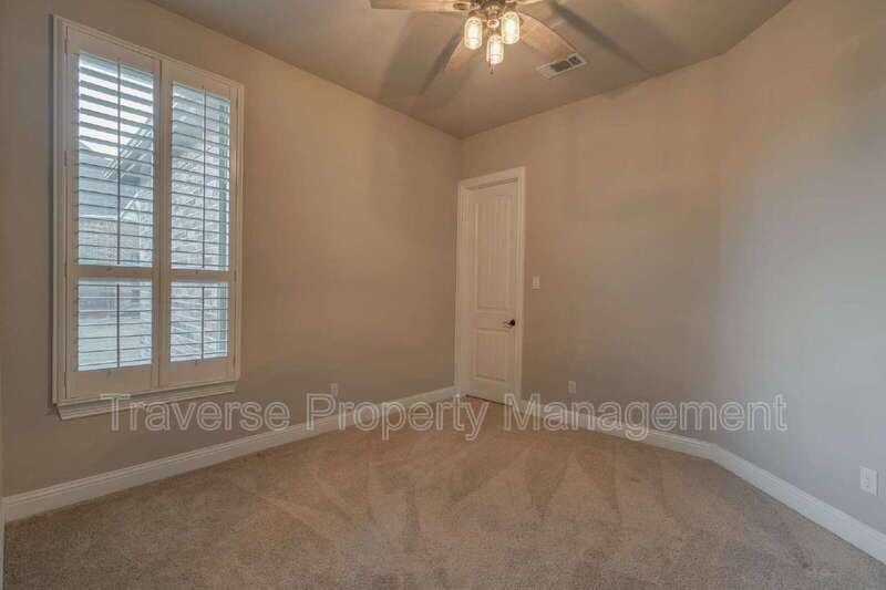 Luxury 3-bedroom, 3-bathroom home in Southwest Fort Worth! property image