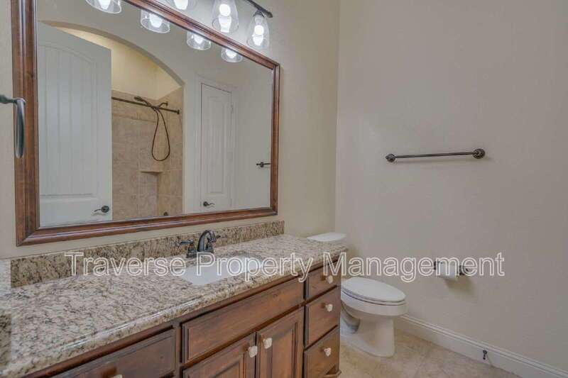 Luxury 3-bedroom, 3-bathroom home in Southwest Fort Worth! property image