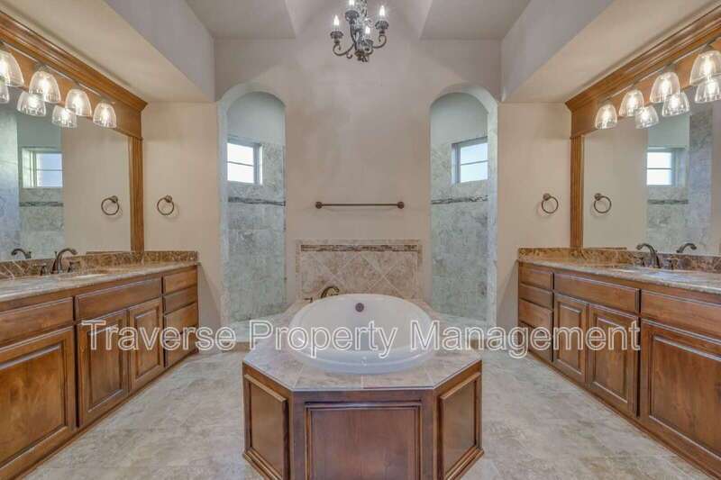 Luxury 3-bedroom, 3-bathroom home in Southwest Fort Worth! property image