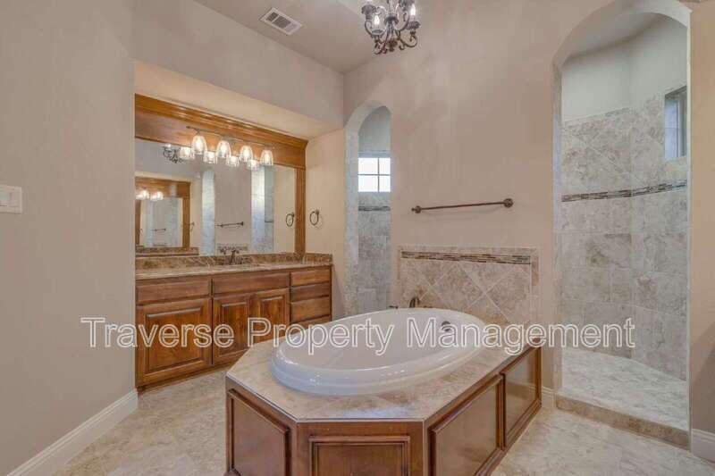 Luxury 3-bedroom, 3-bathroom home in Southwest Fort Worth! property image